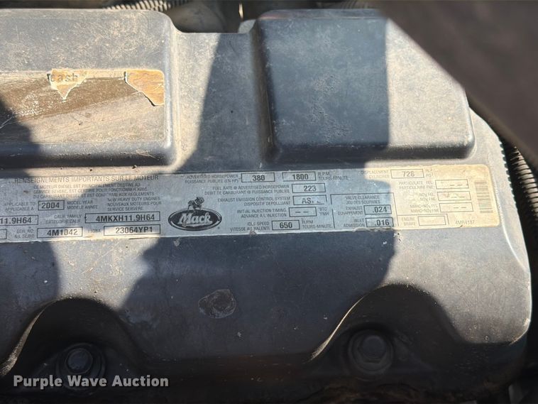 image for item EA0382 2005 Mack Vision CXN613 semi truck