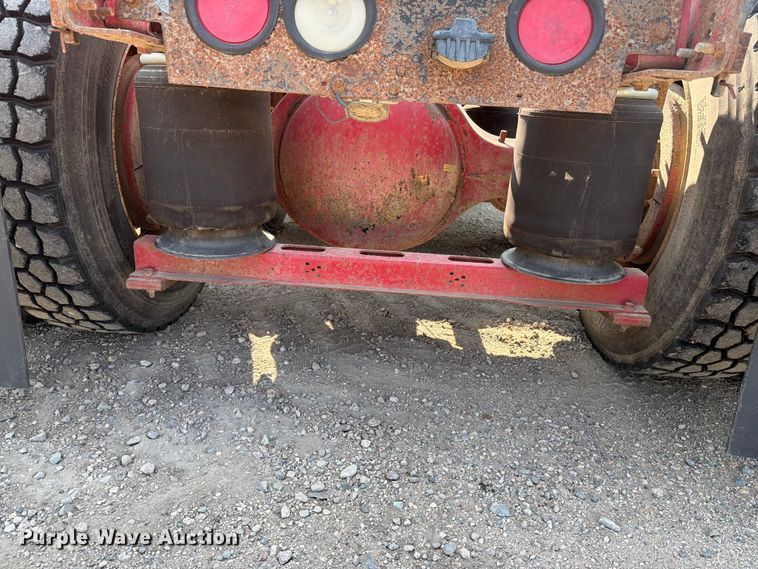 image for item EA0382 2005 Mack Vision CXN613 semi truck