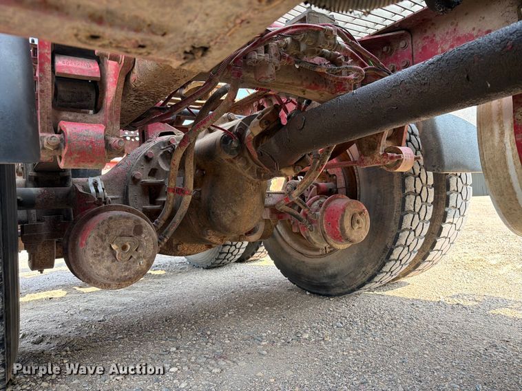 image for item EA0382 2005 Mack Vision CXN613 semi truck