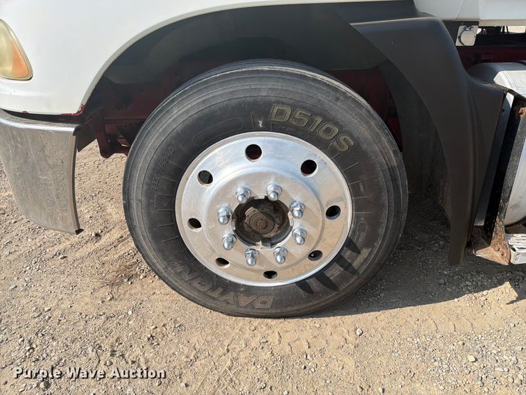 image for item EA0382 2005 Mack Vision CXN613 semi truck