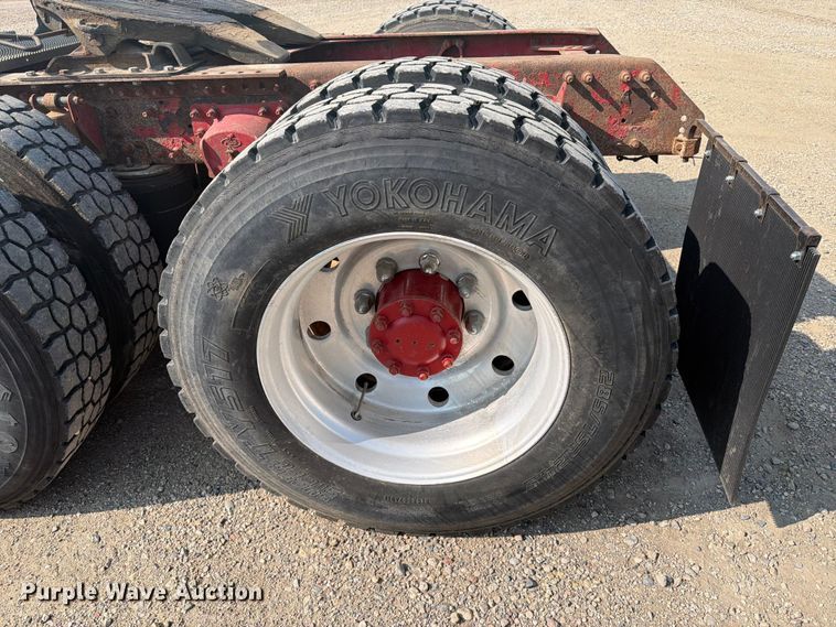 image for item EA0382 2005 Mack Vision CXN613 semi truck