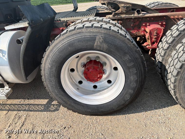 image for item EA0382 2005 Mack Vision CXN613 semi truck
