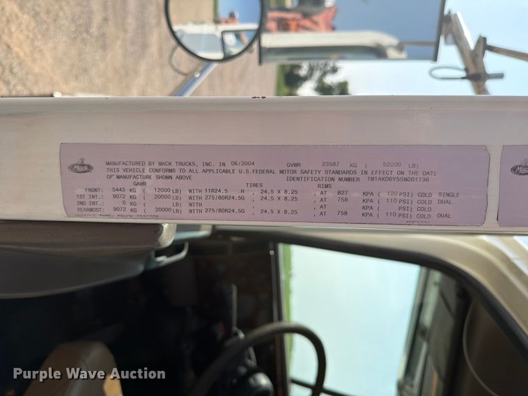 image for item EA0382 2005 Mack Vision CXN613 semi truck