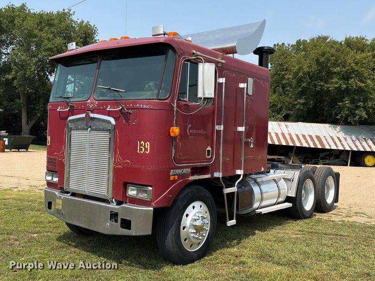 1990 Kenworth K 100E semi truck