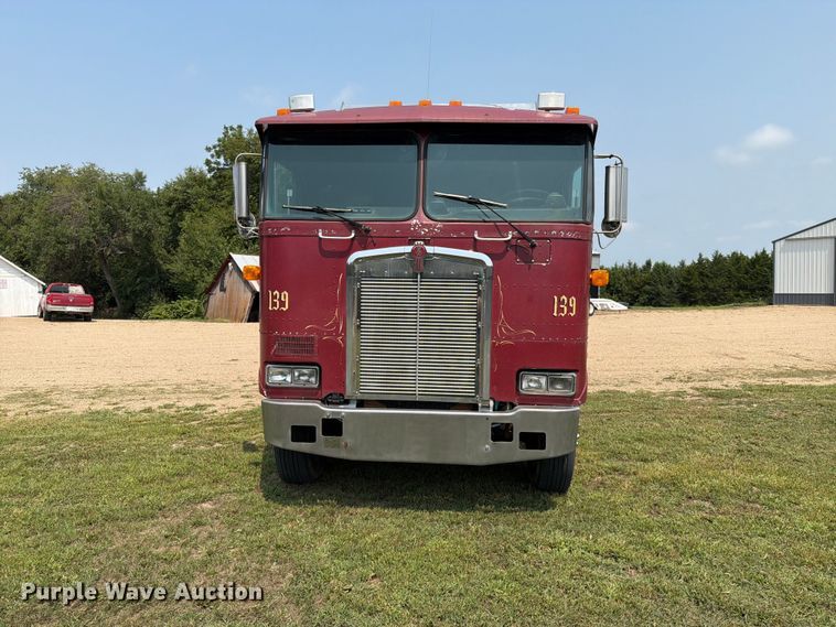 image for item EA0431 1990 Kenworth K 100E semi truck