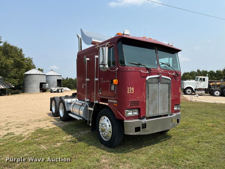 image for item EA0431 1990 Kenworth K 100E semi truck