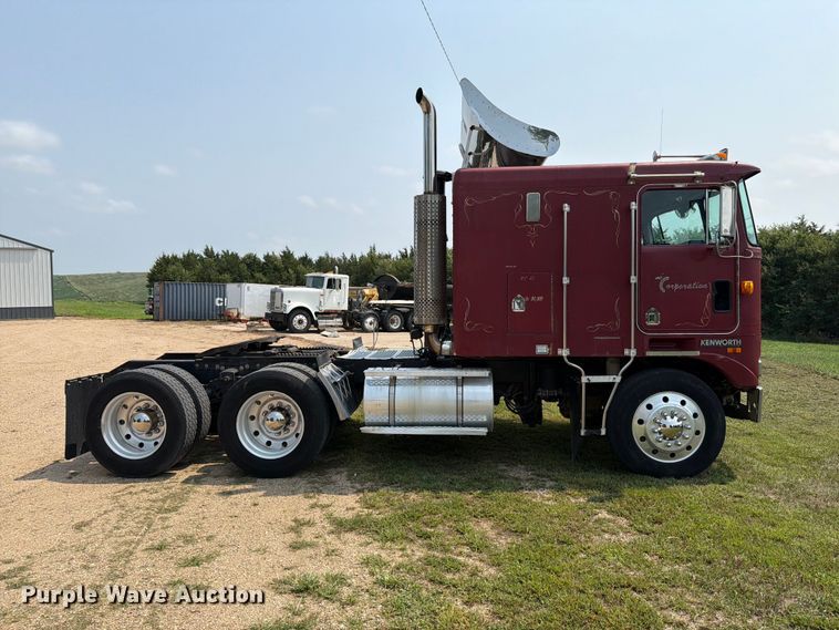 image for item EA0431 1990 Kenworth K 100E semi truck
