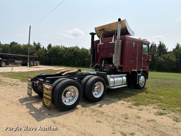 image for item EA0431 1990 Kenworth K 100E semi truck