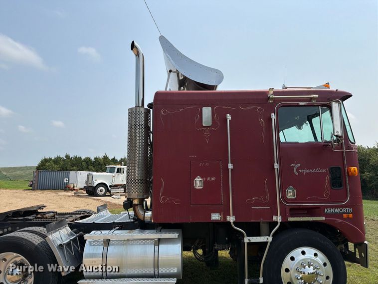 image for item EA0431 1990 Kenworth K 100E semi truck