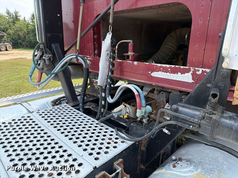 image for item EA0431 1990 Kenworth K 100E semi truck