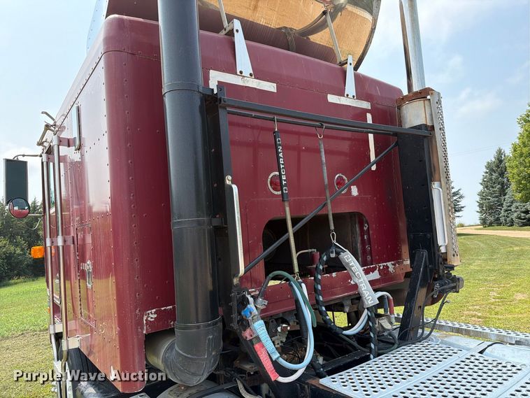 image for item EA0431 1990 Kenworth K 100E semi truck