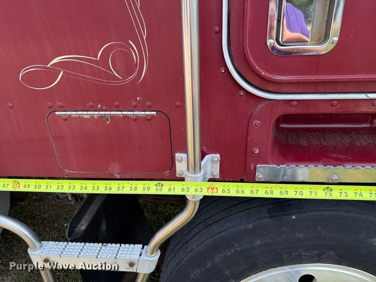 image for item EA0431 1990 Kenworth K 100E semi truck