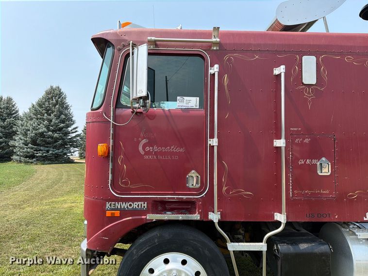 image for item EA0431 1990 Kenworth K 100E semi truck