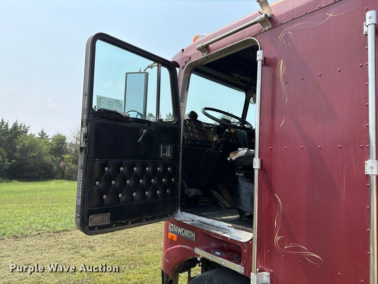 image for item EA0431 1990 Kenworth K 100E semi truck