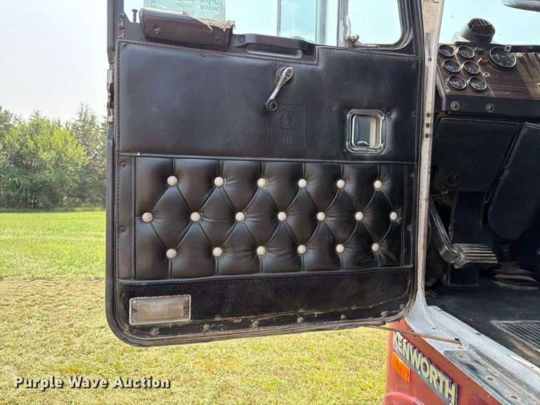 image for item EA0431 1990 Kenworth K 100E semi truck