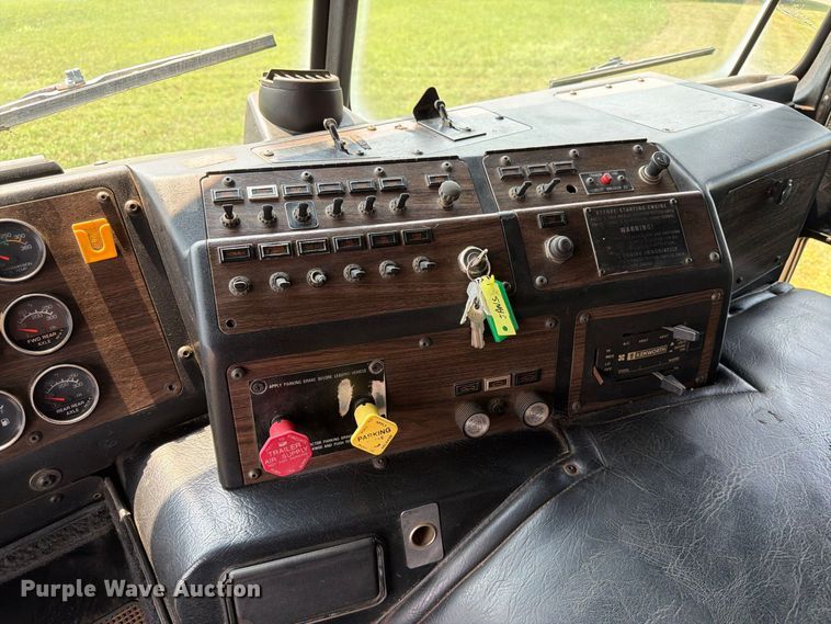 image for item EA0431 1990 Kenworth K 100E semi truck