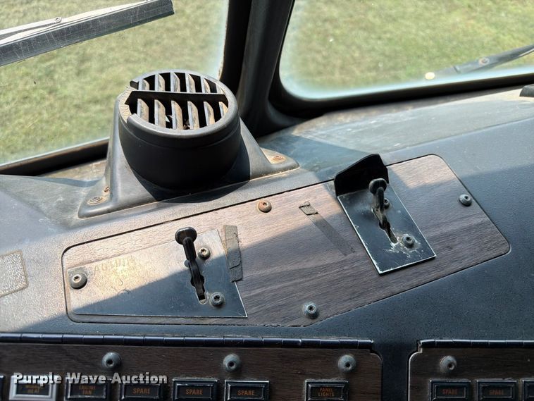 image for item EA0431 1990 Kenworth K 100E semi truck