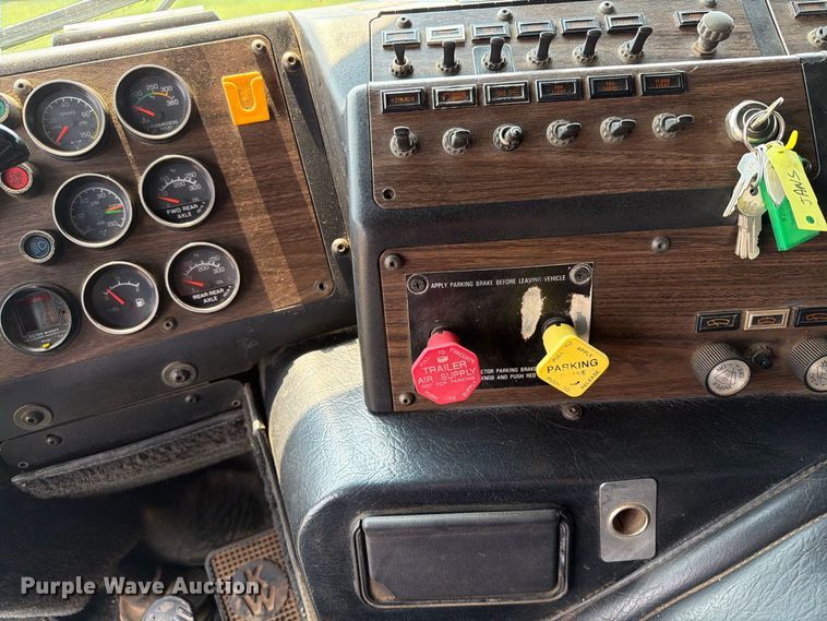 image for item EA0431 1990 Kenworth K 100E semi truck