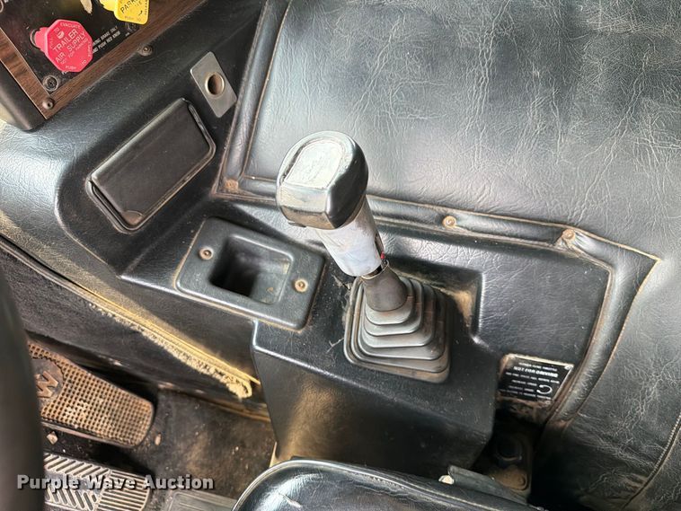 image for item EA0431 1990 Kenworth K 100E semi truck