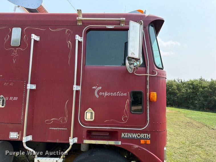 image for item EA0431 1990 Kenworth K 100E semi truck
