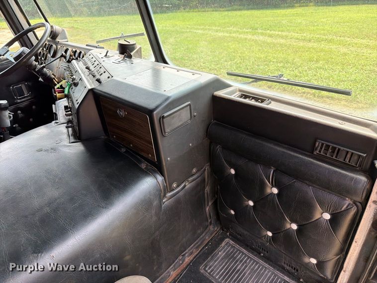 image for item EA0431 1990 Kenworth K 100E semi truck