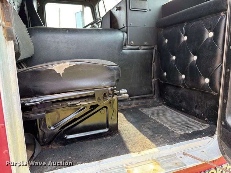 image for item EA0431 1990 Kenworth K 100E semi truck