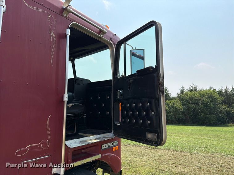 image for item EA0431 1990 Kenworth K 100E semi truck