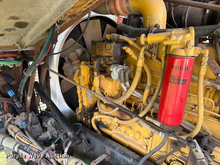 image for item EA0431 1990 Kenworth K 100E semi truck