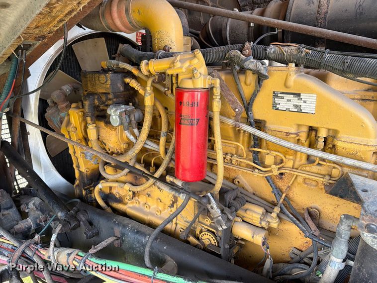 image for item EA0431 1990 Kenworth K 100E semi truck