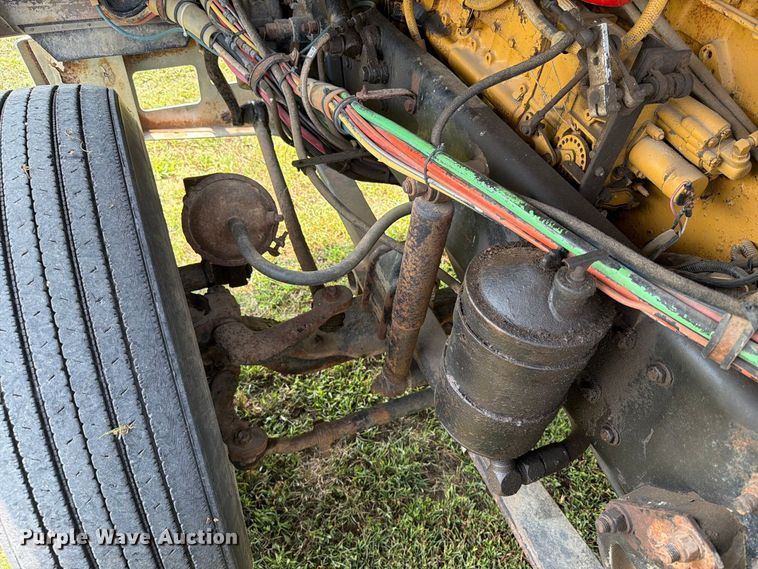 image for item EA0431 1990 Kenworth K 100E semi truck