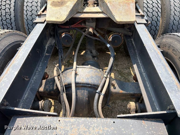 image for item EA0431 1990 Kenworth K 100E semi truck