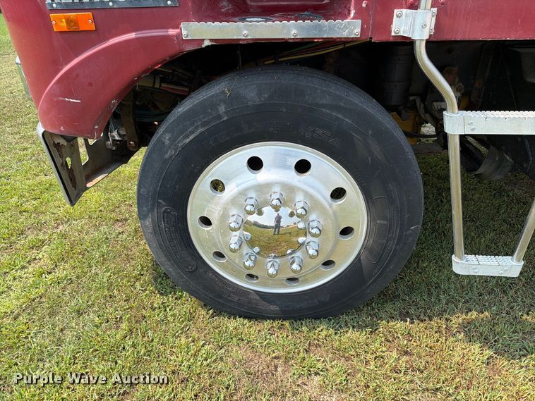 image for item EA0431 1990 Kenworth K 100E semi truck