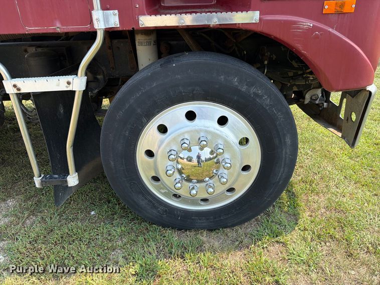 image for item EA0431 1990 Kenworth K 100E semi truck