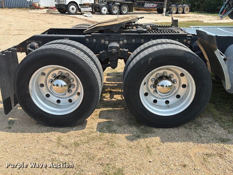 image for item EA0431 1990 Kenworth K 100E semi truck