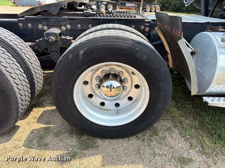 image for item EA0431 1990 Kenworth K 100E semi truck