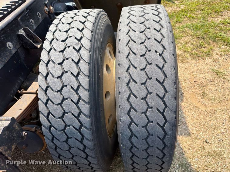 image for item EA0431 1990 Kenworth K 100E semi truck