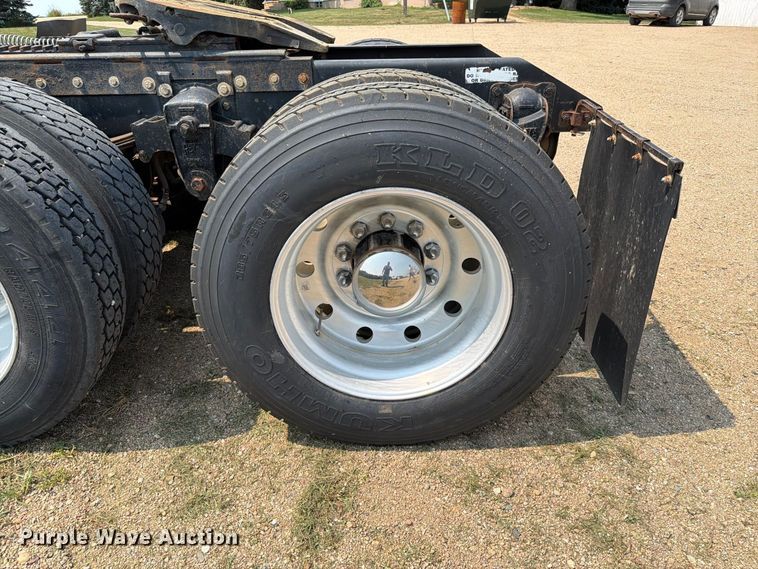 image for item EA0431 1990 Kenworth K 100E semi truck