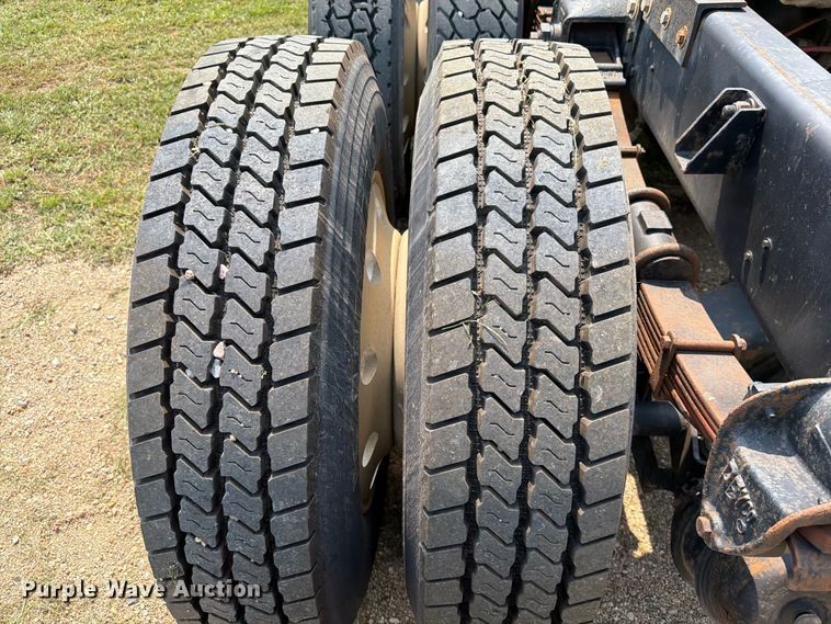 image for item EA0431 1990 Kenworth K 100E semi truck