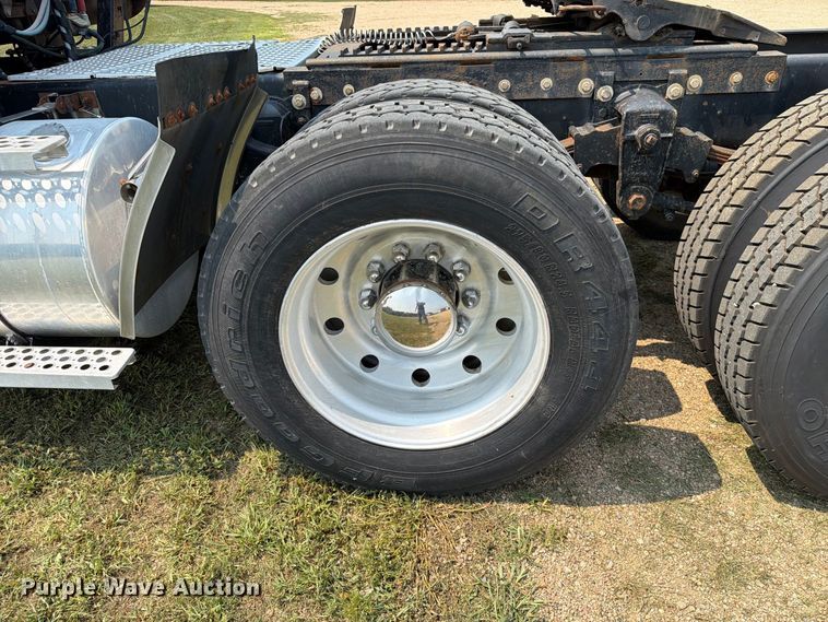 image for item EA0431 1990 Kenworth K 100E semi truck