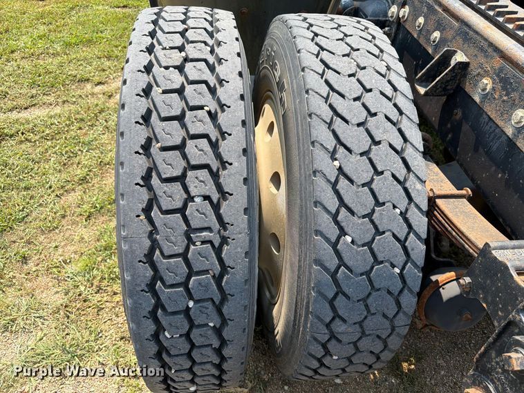 image for item EA0431 1990 Kenworth K 100E semi truck