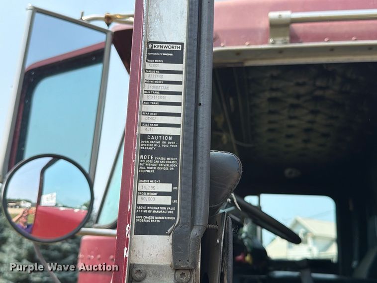 image for item EA0431 1990 Kenworth K 100E semi truck