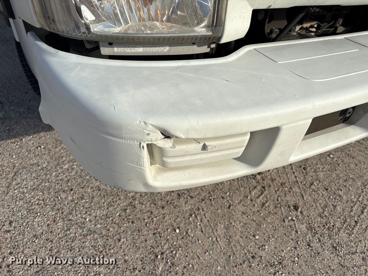 image for item EA7224 2019 Isuzu NPR box truck