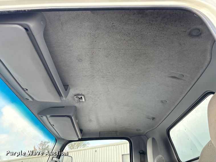 image for item EA7224 2019 Isuzu NPR box truck