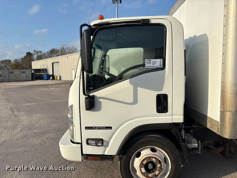 image for item EA7225 2019 Isuzu NPR box truck