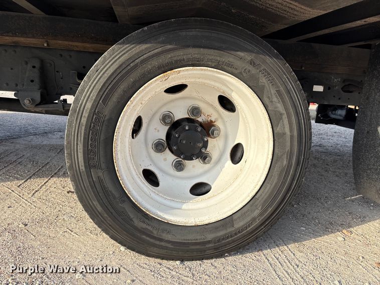 image for item EA7225 2019 Isuzu NPR box truck