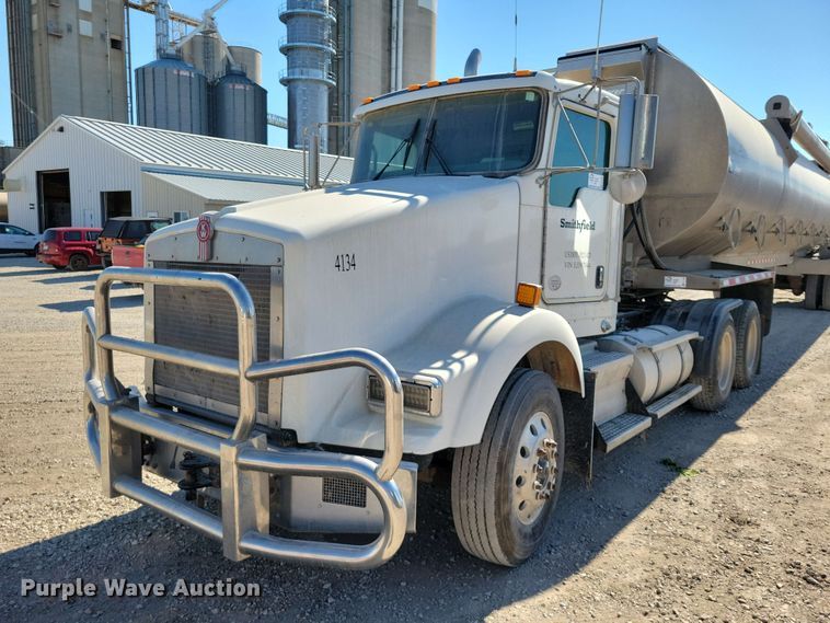 2014 Kenworth T800 semi truck