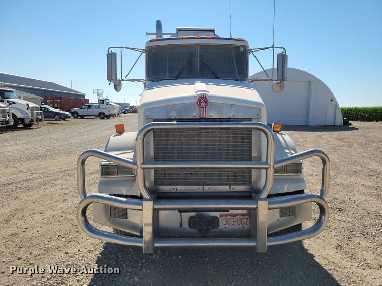 image for item EE1185 2014 Kenworth T800 semi truck
