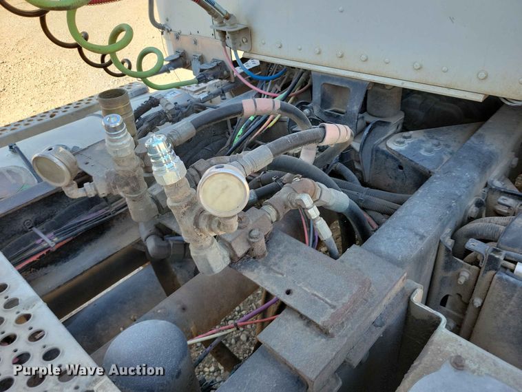 image for item EE1185 2014 Kenworth T800 semi truck