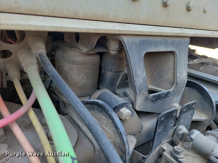 image for item EE1185 2014 Kenworth T800 semi truck