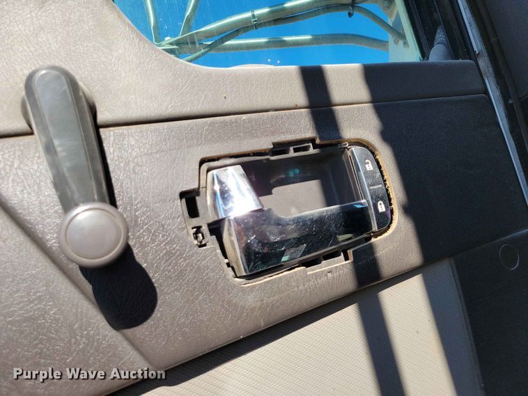 image for item EE1185 2014 Kenworth T800 semi truck